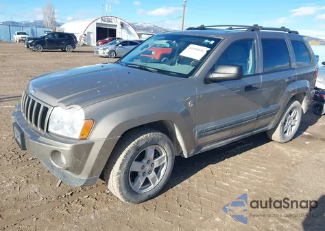 2005 Jeep Grand Cherokee Laredo z USA, uszkodzony, nr VIN 1J4HR48N35C575726